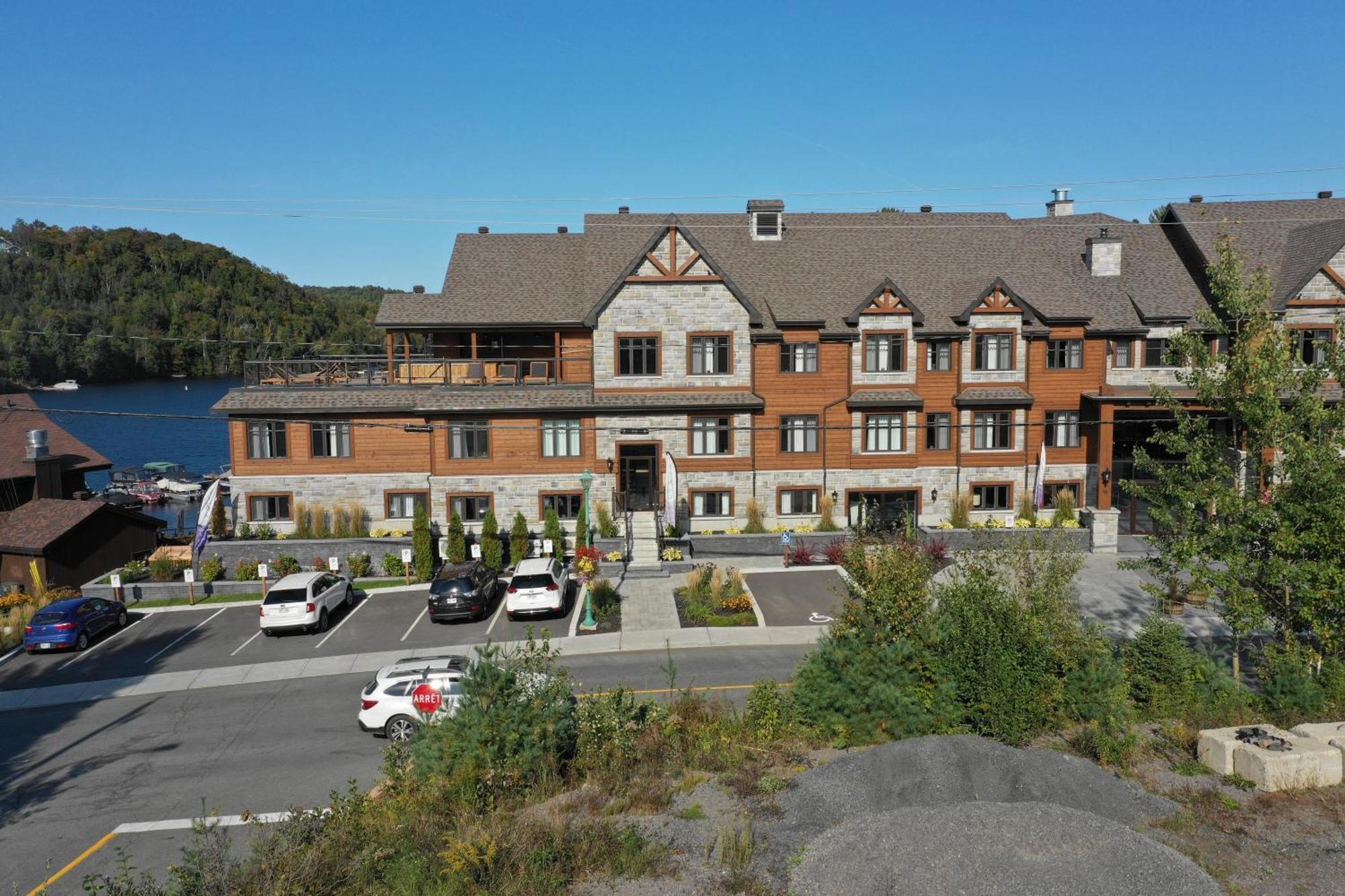 Le Viking Resort Sainte-Marguerite-du-Lac-Masson Buitenkant foto