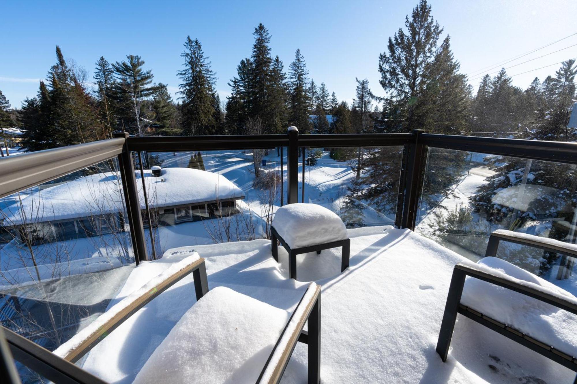 Le Viking Resort Sainte-Marguerite-du-Lac-Masson Buitenkant foto